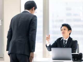 家族が病気で「介護休暇」を取りたいです。上司に相談したら「ウチに介護休暇の制度はない」と拒否されましたが、これって「違法」じゃないんですか？