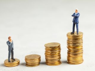 大企業と中小企業で「生涯賃金」にどれくらいの差がある？