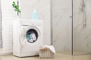 「浴室乾燥機」vs「ドラム式洗濯乾燥機」電気代が安いのはどっち？ メリット・デメリットも解説
