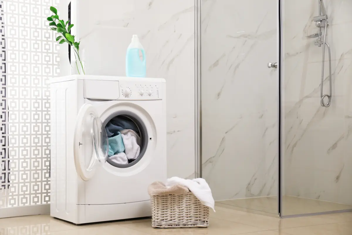 「浴室乾燥機」vs「ドラム式洗濯乾燥機」電気代が安いのはどっち？ メリット・デメリットも解説