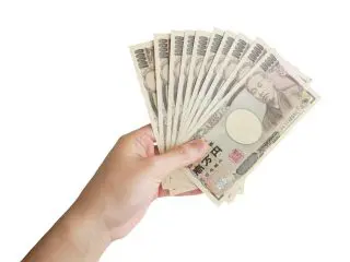 福沢諭吉の「1万円札」は2種類あるって本当？「ホログラムなし」だとめずらしい!? それぞれの違いを解説
