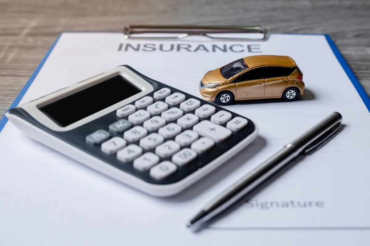 自動車保険の乗り換え方法とタイミングは？ 解約の方法もわかりやすく解説！