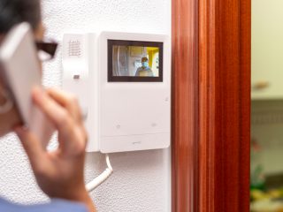 「壊れた家電を買い取ります」という人が家に来たのですが…彼らは何が「目的」なのでしょうか？