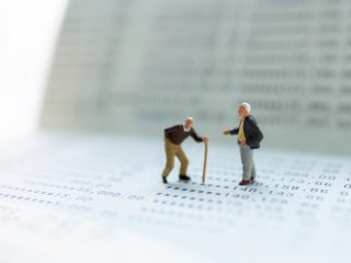 口座が凍結されると「家族でも」お金が引き出せない？判断能力があるうちに「贈与」するのがベスト？