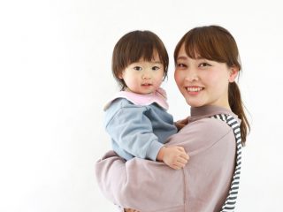 娘は子ども好きで「保育士」を目指しています。ただ求人は「月18万円」程度で激務だと聞きます。好きなことも大事ですが、もう少し「高収入」の仕事を目指すよう勧めるべきでしょうか？