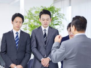 上司ではないですが、自分の仕事を「代わりにお願い」と頼んでくる先輩がいます。断っても問題ないですよね？