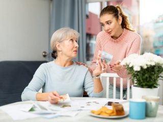 子どもが中学から私立に通うので祖父母から資金援助してもらいます。税金を払わなくて済む方法はありますか？