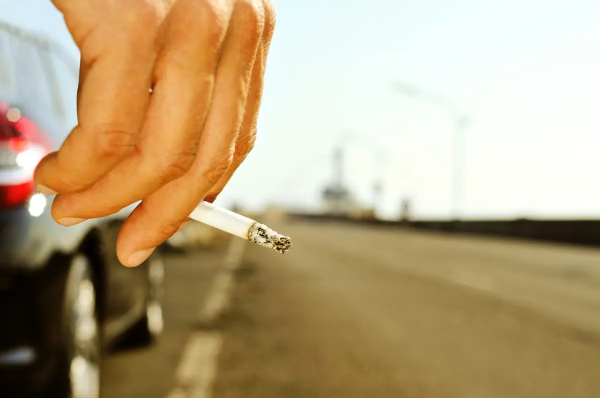 レンタカーが「禁煙車」と気付かず喫煙したら賠償金を請求されました。 口頭での説明がなくても支払うべき？