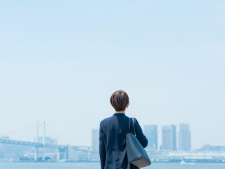 「中小企業」に勤めています。「大手企業」に勤めている友人とは「生涯年収」にどれくらいの差がつきますか？