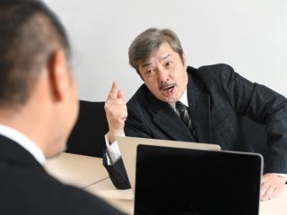 「2週間前」に解雇通知をされました。解雇は「30日前」に予告しないといけないと思うのですが……この通知を無効にできますか？