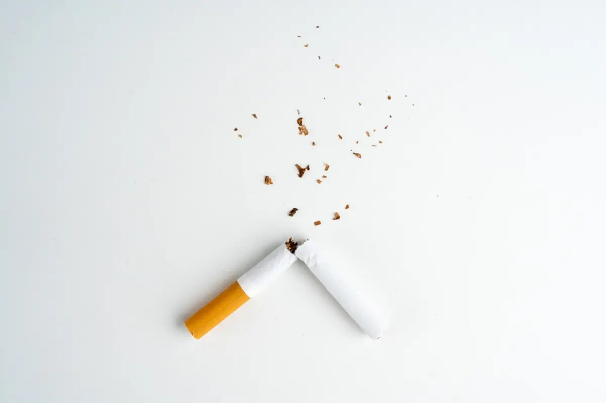 うちの職場はタバコを吸わない人へ「禁煙手当」を支給します。隠れて吸っている人は「不正受給」で摘発すべきでしょうか？
