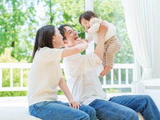 年収1000万円でも「子育て費用が厳しい」と目にします。いくらあったら「ゆとりのある子育て」ができるのでしょうか？