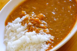 毎日「レトルトカレー」を食べています。カレー好きなので苦ではないですが、自分で作った方が節約になるでしょうか？