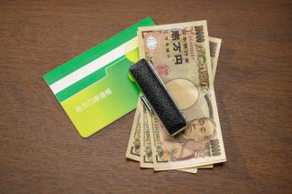 社会人5年目です。同僚が「毎月5万円」貯めていることを知りました。このくらい貯めるのって普通なのでしょうか？