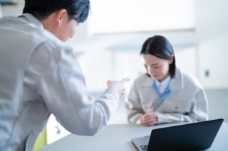 アルバイト先に退職の意志を伝えたら「損害賠償を請求する」と言われました。支払う必要はあるでしょうか？