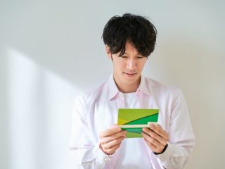 通帳の再発行で「1100円」も請求されました。1冊はあんなに薄いのに高すぎませんか？