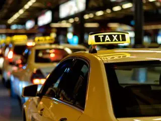 タクシーの「客待ち時間」は勤務時間になる？ 適正な給料をもらうためにも知っておきたいこと