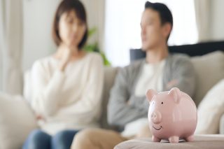 家計を預けている妻にお金のことを話すと不機嫌になります。「タブー」のままでよいのでしょうか？