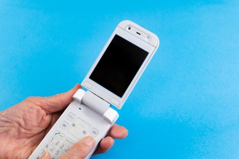 80代の母がわがまますぎて「スマホを使わない」と宣言しています。ガラケーの「サービス終了」はいつですか？