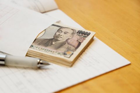 知人の父がタンス預金「500万円」を達成したそうですが、「税金の申告」はしていないそうです。これってアリですか？