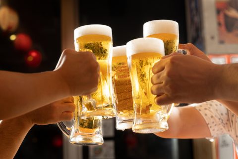 友人との週1のランチ代2000円が「高い」と怒る夫。夫の「飲み会」のほうが高くついてると思うのですが…