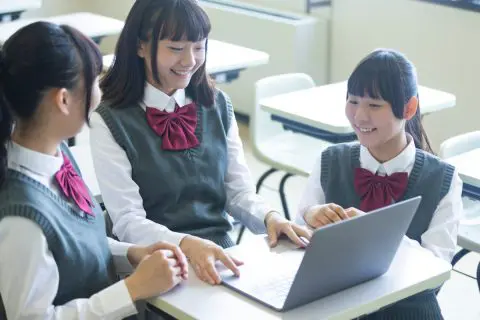 東京都に住む会社員です。年収1000万円ですが、私立高校に通う子どもの授業料は無償化になりますか？