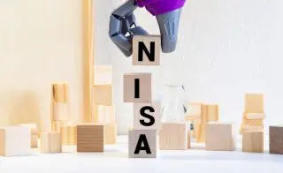 70代の両親に新NISAで教育資金を積み立てていると言ったら「投資は危険」「学資保険一択だ」と言われました。納得してもらうにはなんて説明すればいいですか？