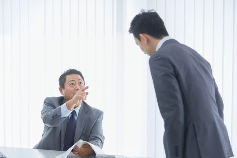 スーパー勤務ですが「労働時間は着替え終わってからに決まってるだろ！」と店長に怒られました。理不尽にしか思えないのですが、実際どこからが労働時間なんですか…？