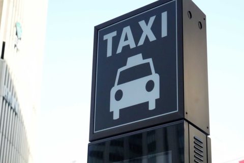 「半額」でタクシーを利用できる!? 多くの自治体で導入されて話題の「AIあいのりタクシー」とは？