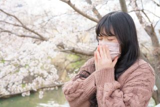 【花粉がつらい…！】「花粉症」の春、1シーズンで花粉症対策にいくら使ってる？