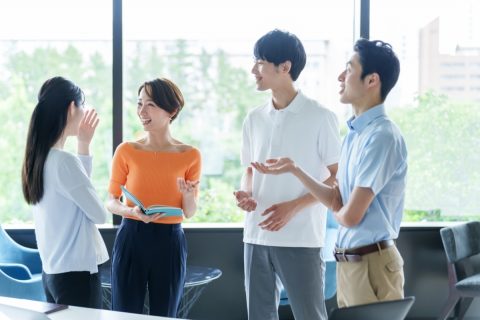 今って有休明けに「菓子折りを持って挨拶」はいらないんですか？ 子育てから10年ぶりの社会復帰なので「常識」がわからず不安です…