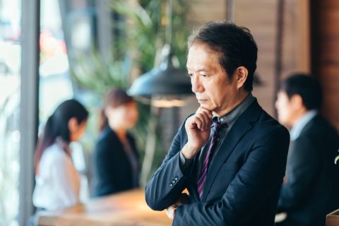 会社から「定年後は業務委託で働かないか」と相談されました。再雇用で考えていたのですが「年収400万円」の場合、どちらが良いのでしょうか？