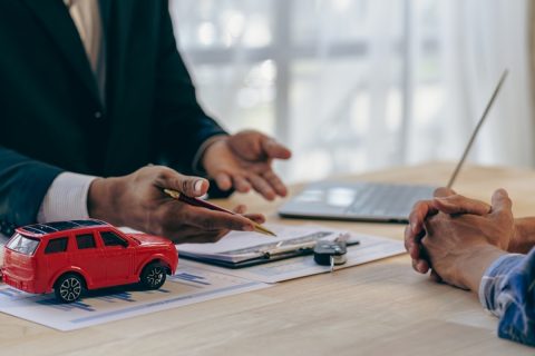 息子の入学祝いに「BMW」を買ってあげたいです。400万円ほどするのですが「贈与税」はかかりますか？ 非課税にはできないのでしょうか？