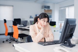 よく遅刻するのに、ときどき残業している人がいます。こういう場合にも「残業代」や「割増賃金」が出るのでしょうか？