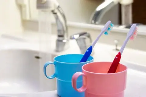 歯磨きの間ずっと水を出しっぱなしの夫…毎日「3分間」で水道代は月にいくらかかってる？