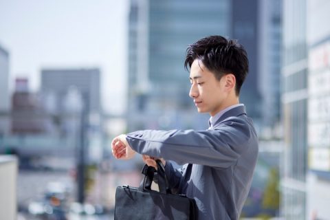 通勤に1時間超かかります。固定残業代ありの職場ですが定時で帰りたいので、集中して仕事を終わらせれば問題ありませんか？