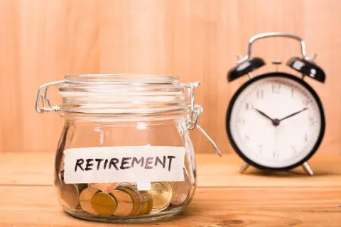 夫の会社で「希望退職」を募っているそうです。「退職金」は定年の場合とどれくらい違うものなのでしょうか？