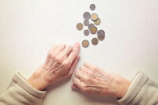 65歳以降、年金だけでは生活が厳しいとき頼れる「老齢年金生活者支援給付金」とは？