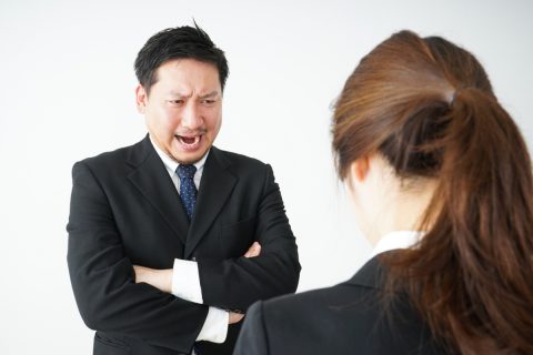 仕事を終わらせて定時退社していたら、上司から「やる気がないなら仕事を辞めろ！」と説教されました。自分の仕事は終わっていますし、これは「パワハラ」ではないのでしょうか…？