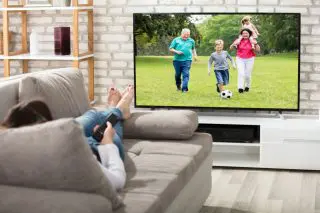 テレビの液晶画面の大きさで電気代はどれだけ違う？ テレビの電気代の節約方法とは