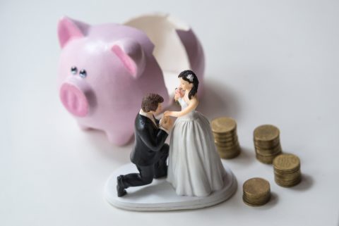 「結婚式を開くくらいなら貯金する！」という夫。少し悲しいですが、将来のことを考えたら、これもよい選択ですよね？
