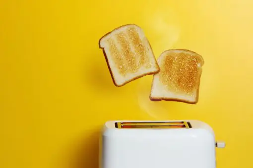 1人暮らしで「トースター」は必要ですか？ 食パンをコンロの「直火」で焼いているのですが、ガス代的に「損」でしょうか？