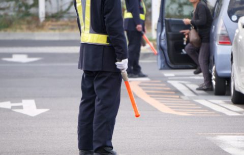 老後に「警備員」の仕事はきついですか？ 定年後も働く予定ですが、どのくらいの収入を見込めるでしょうか？