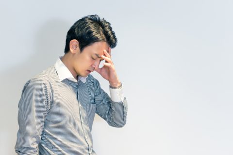 好きな女性に振られたショックで会社を休みました。勤務態度不良として、減給になるでしょうか。また、心の不調は「体調不良」に入りますか？