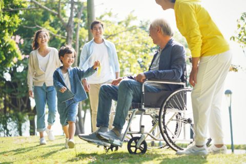 両親と同居していますが「生活が苦しい」です…私だけ「生活保護」を申請してもいいでしょうか？