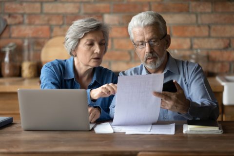 父が「特別支給の老齢厚生年金」をもらっているそうです。まだ65歳前ですが、「普通の年金」とは違うんですか？ 金額が多かったりするんでしょうか？