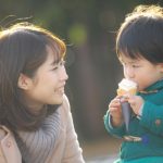 食べる前のソフトクリームを落としてしまった息子。交換を依頼すると「新しいものを買ってください」と言われました。わざとではないのに、理不尽すぎませんか？