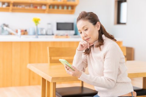 来月定年退職しますが、「大損するから健康保険の手続きだけは忘れないで」と娘が焦っています。どういうことでしょうか？