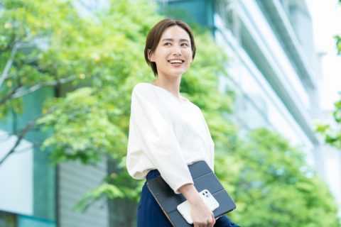 30代女性会社員、勤続10年で年収300万円です。小さい会社ですが「年齢給」なので、そのうち500万円台になるでしょうか？