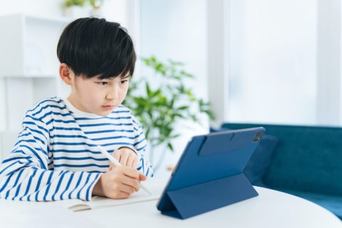 今って小学生でも「塾通い」が当たり前なんですか？ わが家は「年収400万円」ですが、公立中学へ進学予定であれば不要でしょうか…？